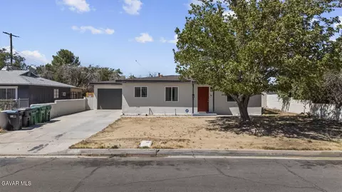 1135 Pillsbury St W, Lancaster, CA 93534
