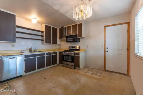 43358 27th St W, Lancaster, CA 93536 photo 3
