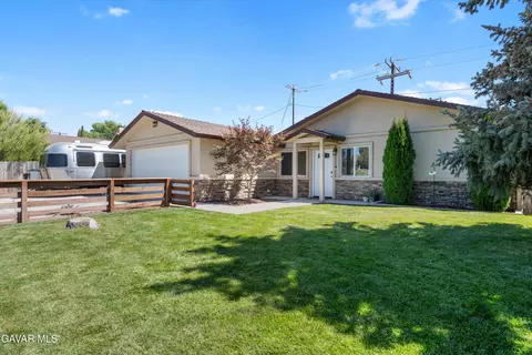 20306 Sierra Ave, Tehachapi, CA 93561