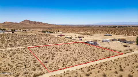 50 Th St W, Rosamond, CA 93560