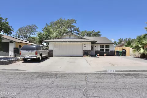 1033 Caperton St, Lancaster, CA 93535