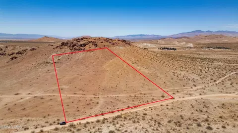 30 Th St W, Rosamond, CA 93560