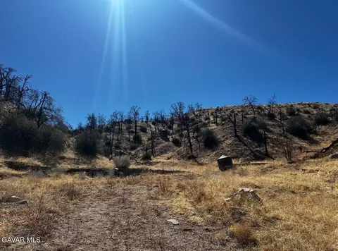 vic 195 street e STE 2, Llano, CA 93544