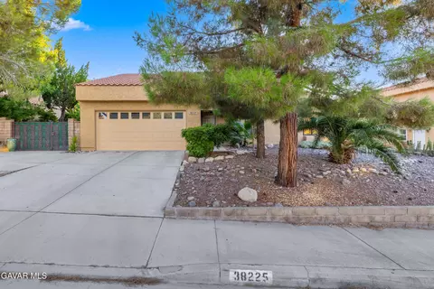 38225 6th St W, Palmdale, CA 93551