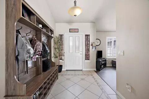 Entry Way - 27800 Crofun Rd, Tehachapi, CA 93561 photo 1 of 2