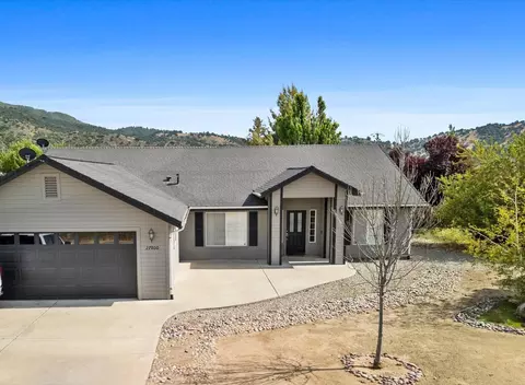Exterior - 27800 Crofun Rd, Tehachapi, CA 93561 photo 2 of 3