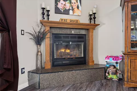 Living - 27800 Crofun Rd, Tehachapi, CA 93561 photo 1 of 1