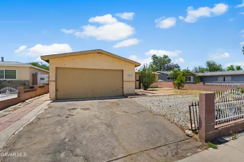 44909 Andale Ave, Lancaster, CA 93535 photo 2