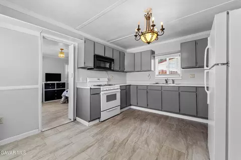 Kitchen - 308 C St W, Tehachapi, CA 93561 photo 1 of 3