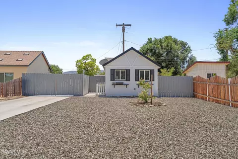 Exterior - 308 C St W, Tehachapi, CA 93561 photo 2 of 5