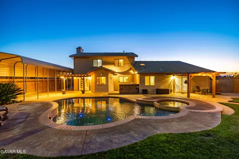 42300 Woodstone Ln, Lancaster, CA 93536