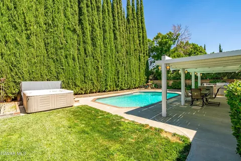42944 Burlwood Dr, Lancaster, CA 93536