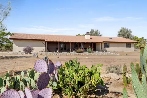 40745 25th St W, Palmdale, CA 93551