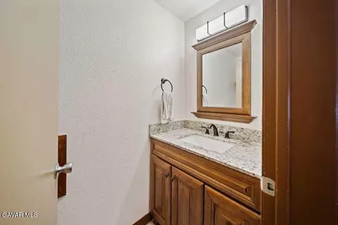 Bath - 2037 Ave R 10 E, Palmdale, CA 93550 photo 1 of 3