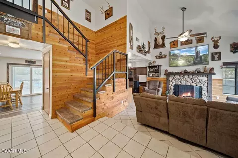 Entry Way - 2037 Ave R 10 E, Palmdale, CA 93550 photo 1 of 1