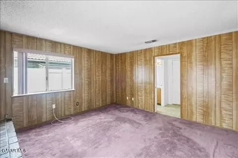 Living - 1134 Elm St, Tehachapi, CA 93561 photo 4 of 7