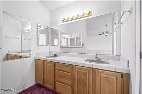 Bath - 1134 Elm St, Tehachapi, CA 93561 photo 2 of 5