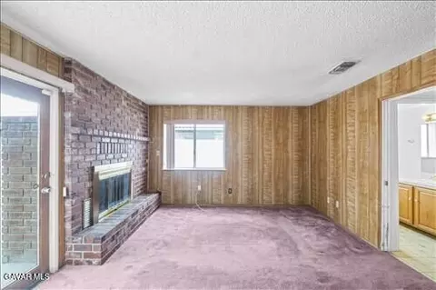 Living - 1134 Elm St, Tehachapi, CA 93561 photo 3 of 7