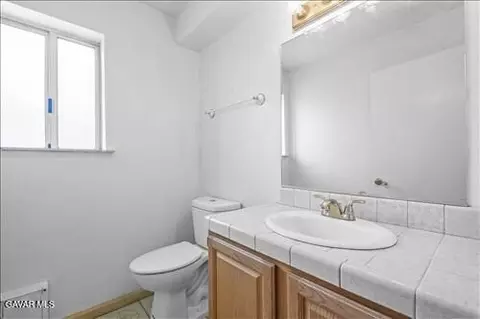 Bath - 1134 Elm St, Tehachapi, CA 93561 photo 1 of 5
