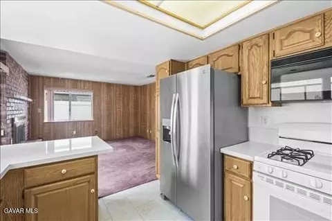 Kitchen - 1134 Elm St, Tehachapi, CA 93561 photo 3 of 6