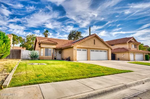 5802 Russ Pl, Palmdale, CA 93552