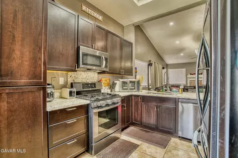 5802 Russ Pl, Palmdale, CA 93552 photo 6