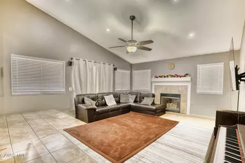 5802 Russ Pl, Palmdale, CA 93552 photo 7
