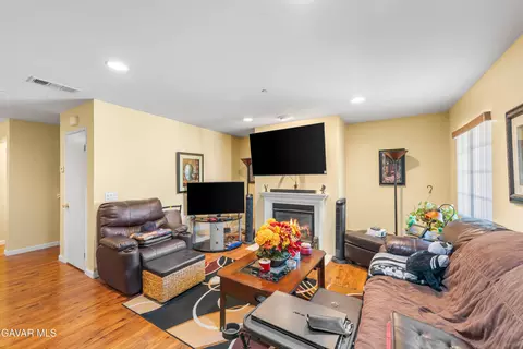 Living - 3017 Garnet Ln, Lancaster, CA 93535 photo 1 of 1