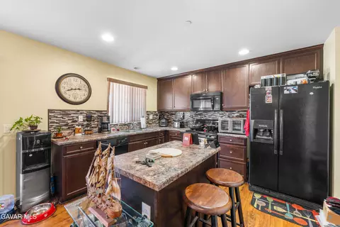 Kitchen - 3017 Garnet Ln, Lancaster, CA 93535 photo 3 of 5
