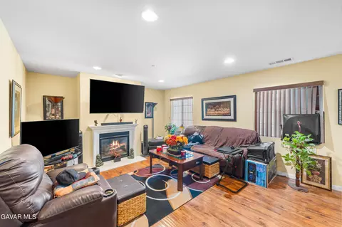 Other - 3017 Garnet Ln, Lancaster, CA 93535 photo 2 of 11