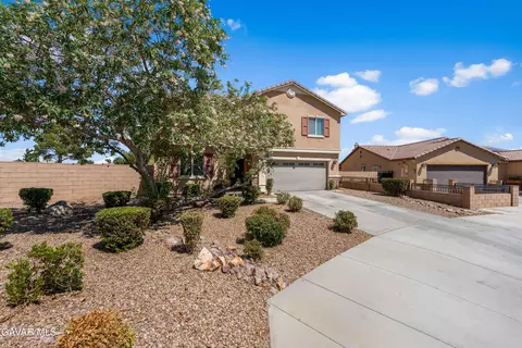 Exterior - 3017 Garnet Ln, Lancaster, CA 93535 photo 4 of 5