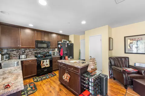 Kitchen - 3017 Garnet Ln, Lancaster, CA 93535 photo 1 of 5