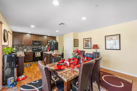 Dining - 3017 Garnet Ln, Lancaster, CA 93535 photo 2 of 2