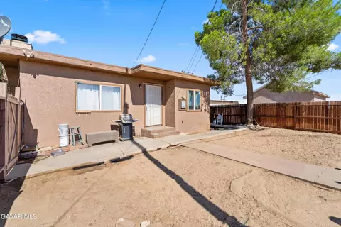 Exterior - 46460 140th St E, Lancaster, CA 93535 photo 2 of 3