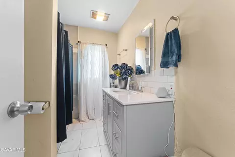 Bath - 46460 140th St E, Lancaster, CA 93535 photo 1 of 1