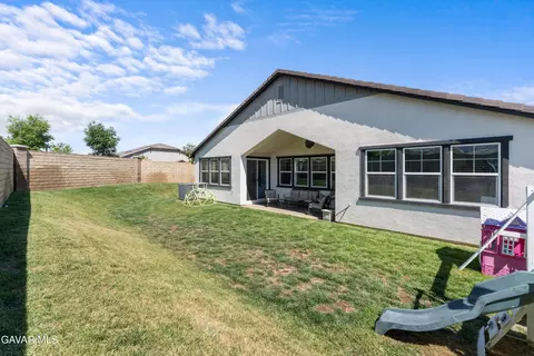 Exterior - 220 Cassano Dr, Tehachapi, CA 93561 photo 6 of 6