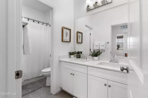 Bath - 220 Cassano Dr, Tehachapi, CA 93561 photo 2 of 2