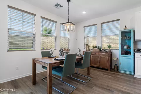 Dining - 220 Cassano Dr, Tehachapi, CA 93561 photo 2 of 2