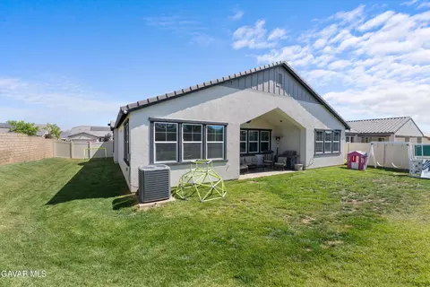 Exterior - 220 Cassano Dr, Tehachapi, CA 93561 photo 5 of 6