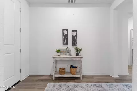 Entry Way - 220 Cassano Dr, Tehachapi, CA 93561 photo 1 of 7