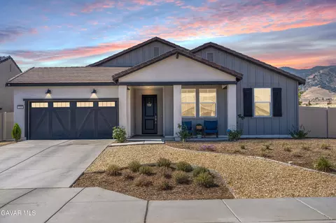 220 Cassano Dr, Tehachapi, CA 93561