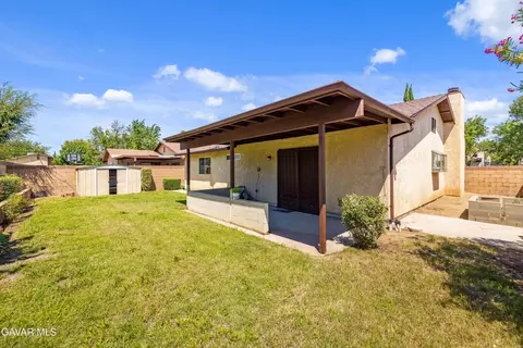 Exterior - 1024 Herzel Ave, Lancaster, CA 93535 photo 2 of 3