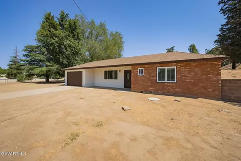 8627 Lake Elizabeth Rd, Palmdale, CA 93551