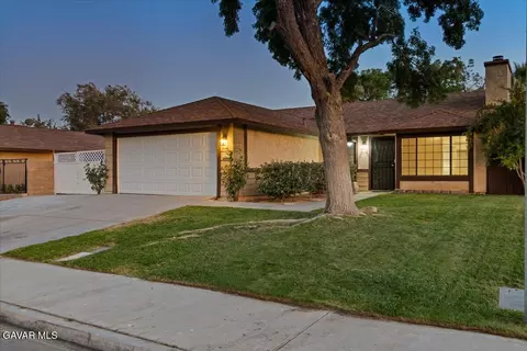 2146 Ave K-14 W, Lancaster, CA 93536