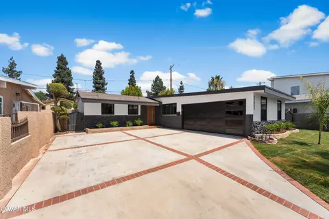 11327 Blythe St, Sun Valley, CA 91352