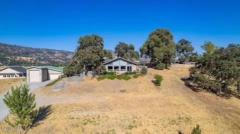 23600 Lakeview Dr, Tehachapi, CA 93561