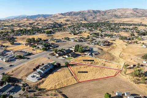 22036 Tin Ct, Tehachapi, CA 93561