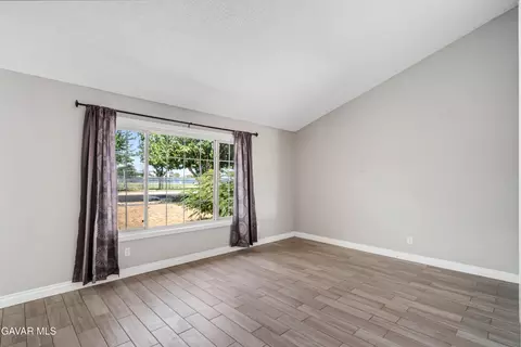 Living - 44220 Fig Ave, Lancaster, CA 93534 photo 2 of 7
