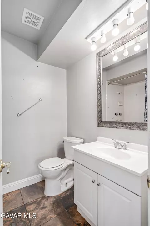 Bath - 44220 Fig Ave, Lancaster, CA 93534 photo 1 of 2