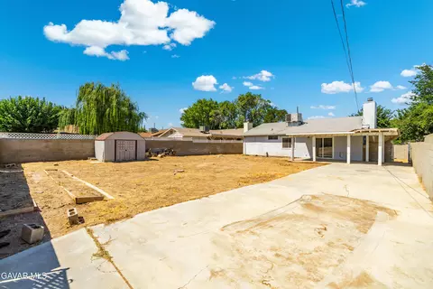 Exterior - 44220 Fig Ave, Lancaster, CA 93534 photo 6 of 7